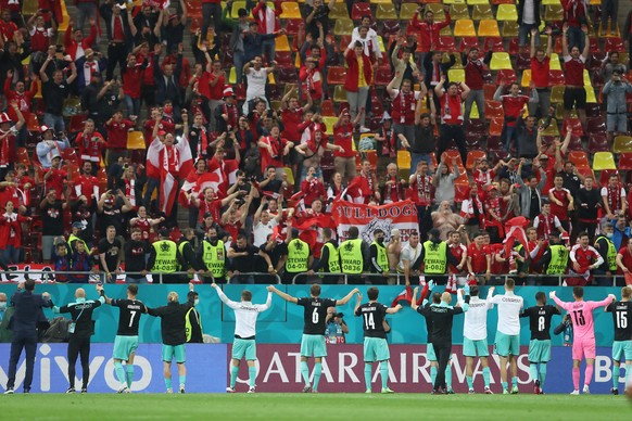 epa09268209 Players of Austria celebrate with the fans after winning the UEFA EURO 2020 group C preliminary round soccer match between Austria and North Macedonia in Bucharest, Romania, 13 June 2021.  ...