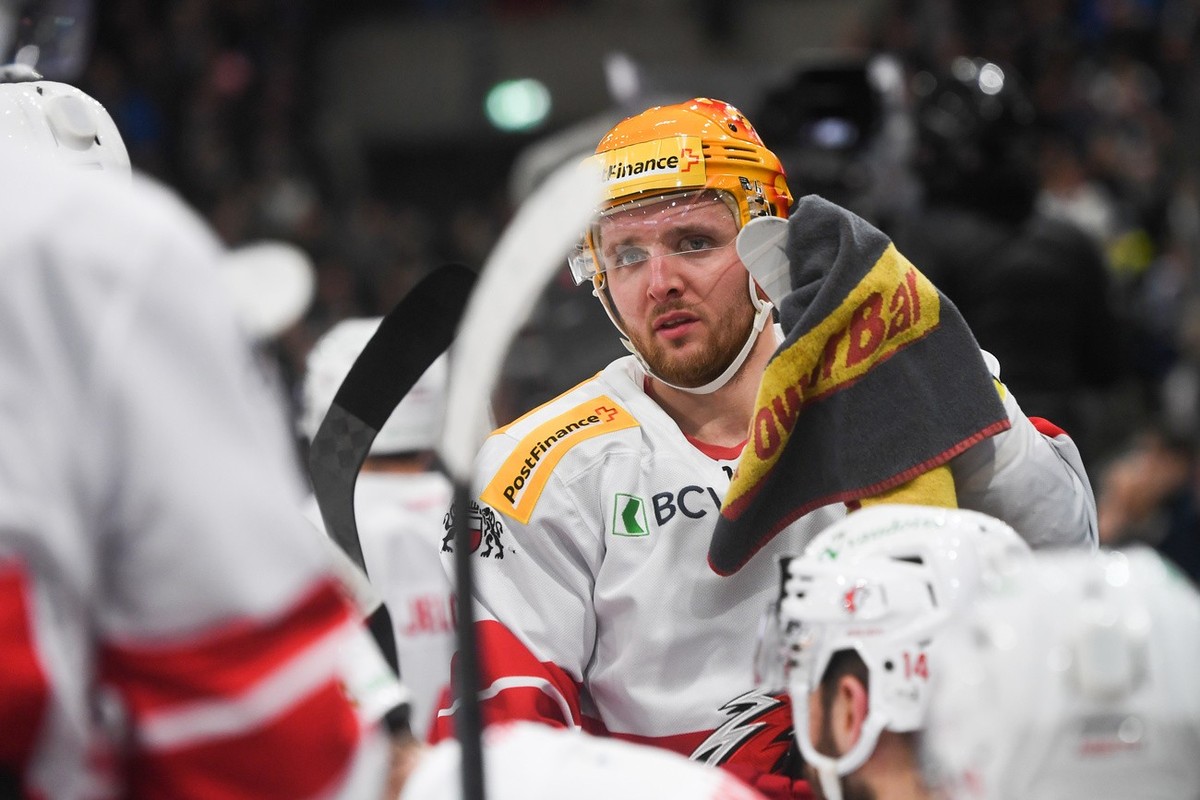 Lausanne's Postfinance Topscorer Robin Kovacs during the preliminary round game of National League Swiss Championship 2022/23 between HC Ambri Piotta against HC Lausanne, at the Gottardo Arena in ...