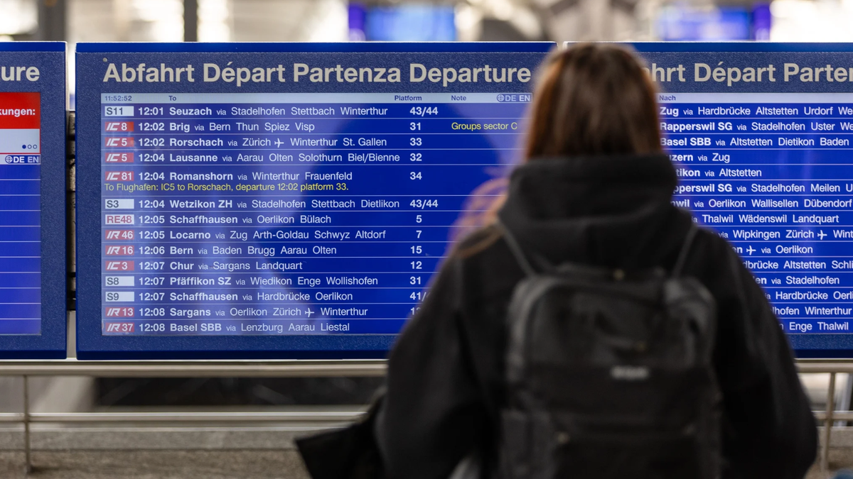 -To-Flughafen-platform-33-Die-SBB-schreiben-auf-Anzeigetafeln-jetzt-auch-Englisch