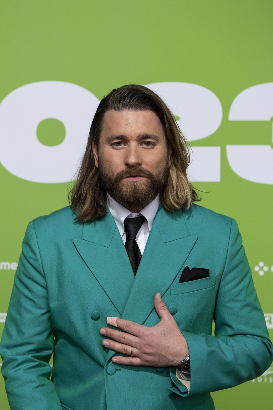 Der Schweizer Musiker Baschi posiert auf dem roten Teppich anlaesslich der Swiss Music Awards vom Mittwoch, 17. Mai 2023 in Zug. (KEYSTONE/Urs Flueeler).