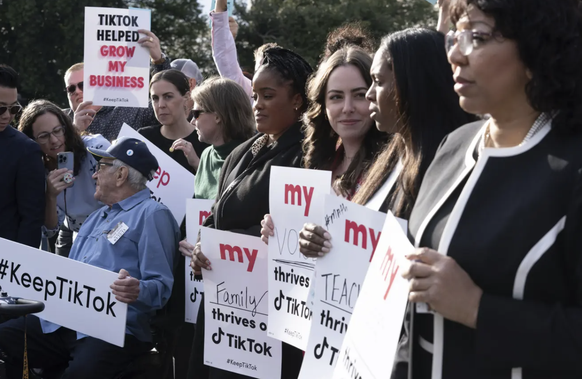 «Keep Tiktok!  “Young people demonstrate in Washington.