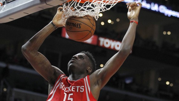 Clint Capela (li.) kann mit den Rockets immer noch die Playoffs erreichen.&nbsp;