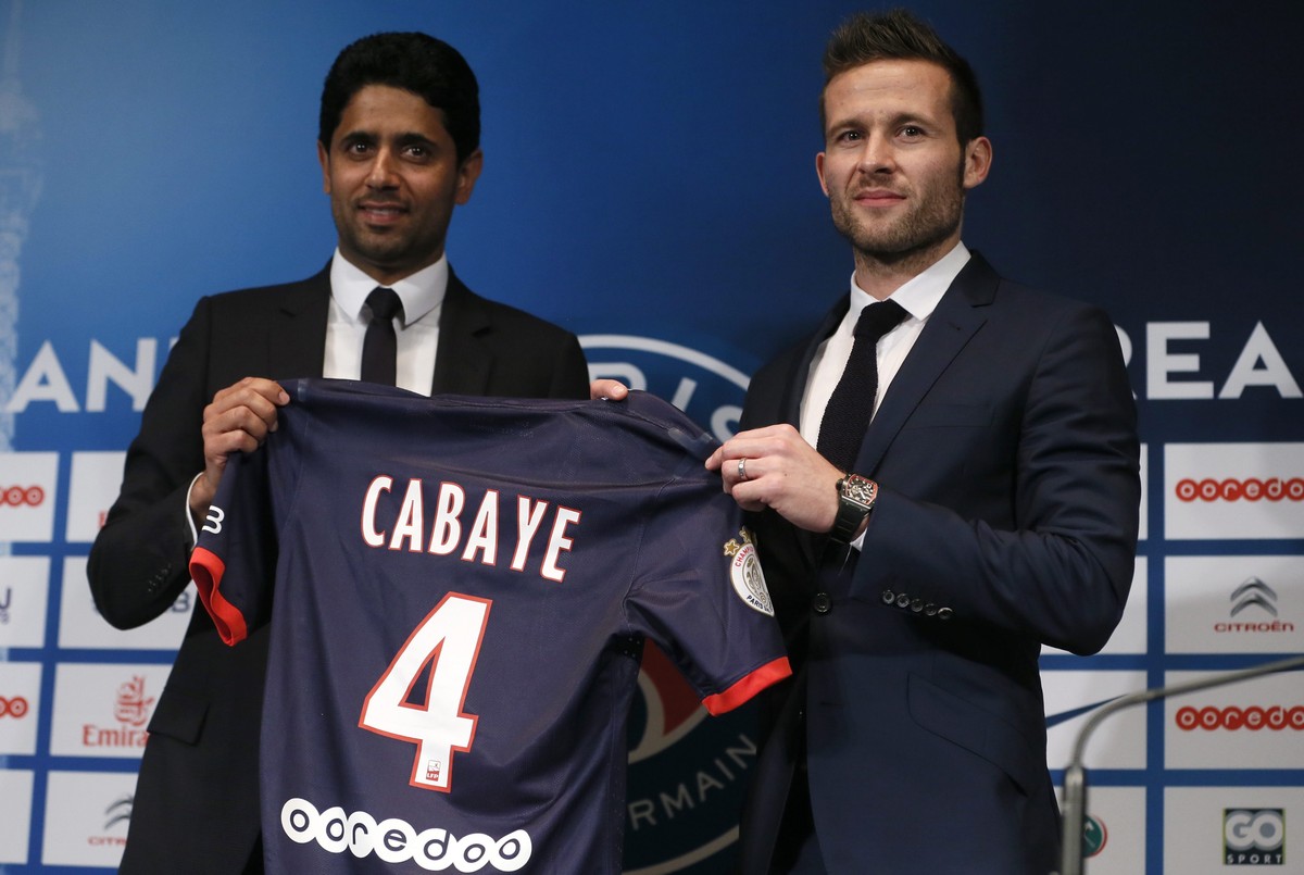 epa04047163 Paris Saint-Germain's new signing Yohan Cabaye (R) with Qatar Sports Investments (QSI) President Nasser Al-Khelaifi (L) pose during a press conference in Paris, France, 29 January 201 ...