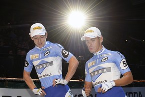 Die Belgier Kenny De Ketele und Jasper De Buyst liegen vor der letzten Nacht in Front.