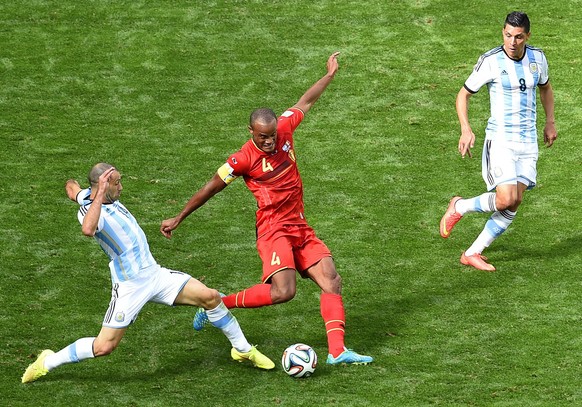 Mascherano, hier gegen Kompany, war Argentiniens Versicherung.