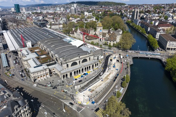 Ansicht der Baustelle der Station Bahnhofquai am Zuericher Hauptbahnhof und der Walchebruecke am Donnerstag, 16. April 2026 in Zuerich. Die Stadt Zuerich ersetzte eine Abbiegerspur am Neumuehlequai zu ...