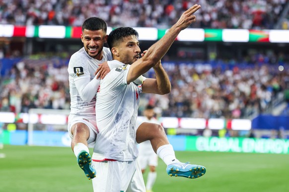epa13040339 Iran midfielder Mehdi Ghayedi (L) and forward Mohammad Mohebi celebrate after Mohebi scored a goal in the second half during the FIFA World Cup 2026 group stage match Iran against New Zeal ...
