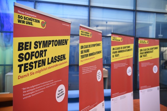 Die neuste Praeventionskampagne des BAG steht im Vorraum des Medienzentrums vor einem Point de Presse zum Coronavirus mit Fachexperten des Bundes, am Freitag, 20. November 2020 im Medienzentrum Bundes ...