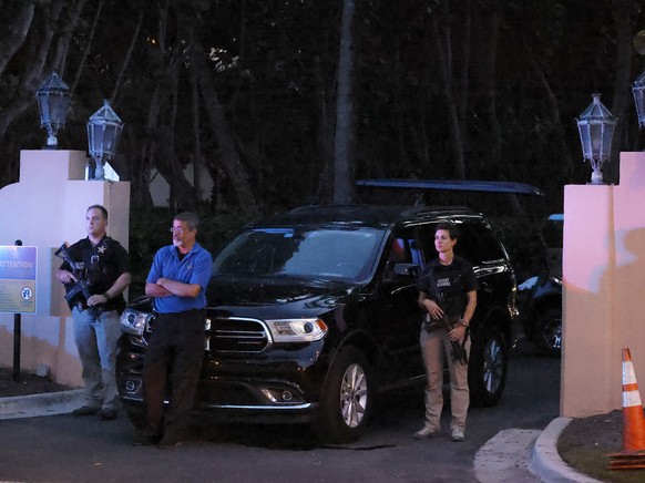 Armed Secret Service agents stand outside an entrance to former President Donald Trump&#039;s Mar-a-Lago estate, late Monday, Aug. 8, 2022, in Palm Beach, Fla. Trump said in a lengthy statement that t ...