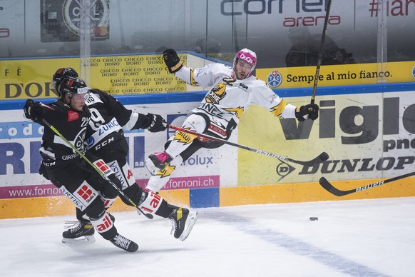 From left, Lugano&#039;s player Santeri Alatalo and Ajoie&#039;s player Lars Frei, during the preliminary round game of the National League 2021/22 between HC Lugano against HC Ajoie at the ice stadiu ...