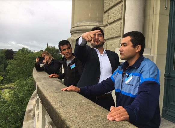 2017 im Bundeshaus. v.l.n.r: watson-Redaktorin Camille Kündig, Mohammad Rasuli, Cédric Wermuth und Hamid Jaferi).