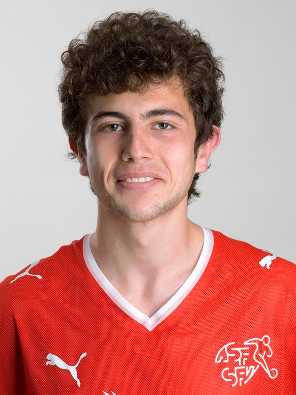 Portrait von Admir Mehmedi, Spieler der Schweizer U17 Nationalmannschaft, aufgenommen am Dienstag, 22. April, 2008 im Stade St. Leonard, Freiburg. (KEYSTONE/Alessandro della Valle)