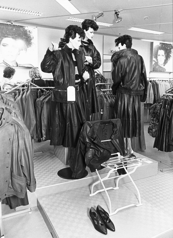Das Warenhaus VILAN feiert am 4. September 1984 die Eroeffnung seiner Filiale in Zuerich an der Bahnhofstrasse. Hier das Rayon der Damenmode mit &quot;Rue de la Mode&quot; im zweiten Stock des Gebaeud ...