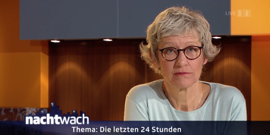 «Nachtwach»-Moderatorin Barbara Bürer hört verdutzt zu, wie ein Tabakindustrie-Angestellter von seiner Kundenakquise erzählt – im Berner Inselspital.&nbsp;