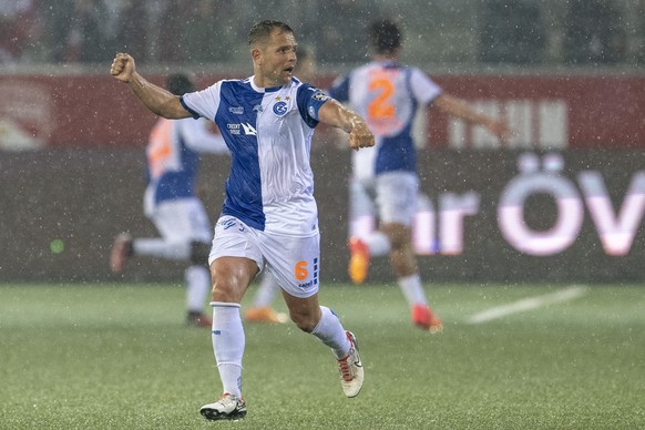 Zuerichs Amir Abrashi feiert den Treffer zum 1-2 im Fussball Barrage Rueckspiel zwischen dem FC Thun und den Grasshopper Zuerich, am Freitag, 31. Mai 2024, in der Stockhorn Arena in Thun. (KEYSTONE/Pe ...