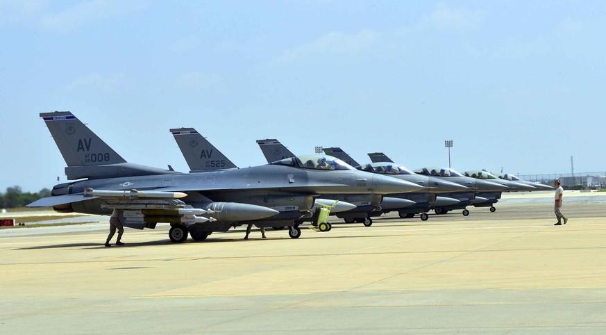 Amerikanische F-16-Kampfflugzeuge auf der NATO-Stützpunkt Aviano in Norditalien.<br data-editable="remove">