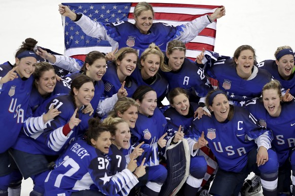 epa06552618 Players of the US celebrate after winning the Women&#039;s Ice Hockey Gold Medal match between Canada and USA inside the Gangneung Hockey Centre at the PyeongChang Winter Olympic Games 201 ...