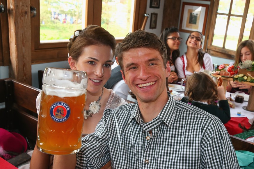 Thomas Müller wird gephotobombt.