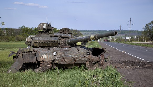 epa09945613 A damaged Russian tank near the village of Mala Rohan, near Kharkiv, Ukraine, 13 May 2022. The Ministry of Defense of Ukraine announced on 10 May that Ukrainian troops had recaptured Khark ...