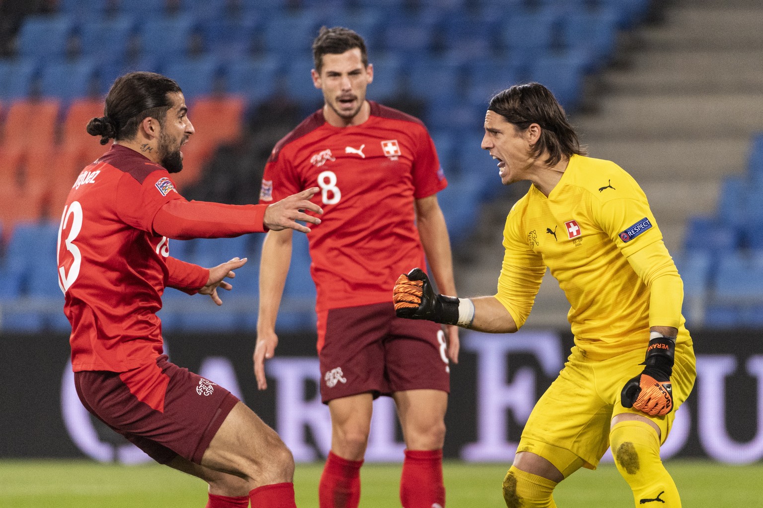 epa08820823 Switzerland&#039;s goalkeeper Yann Sommer (R) celebrates with teammates Ricardo Rodriguez (L) and Remo Freuler (C) after saving a penalty during the UEFA Nations League soccer match betwee ...