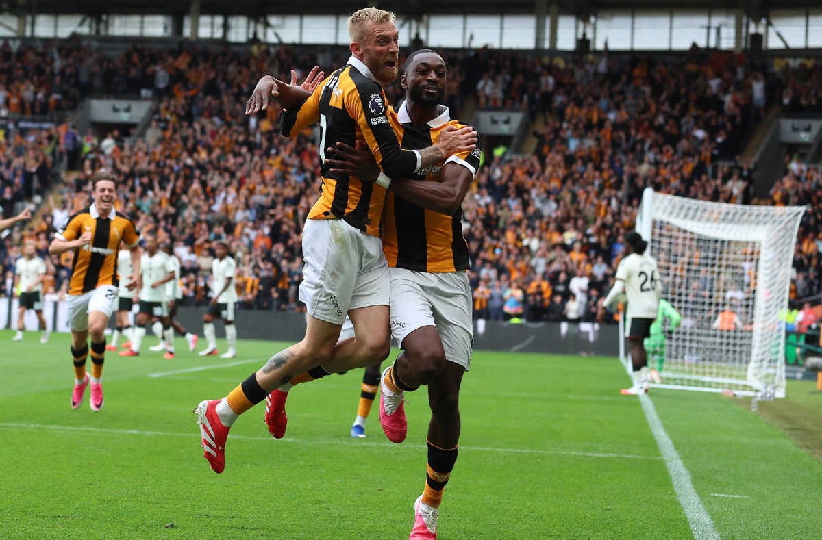 RECORD DATE NOT STATED 22nd August 2026 MKM Stadium, Hull, Yorkshire, England Premier League Football, Hull City versus Manchester United, ManU Hull Citys Oli McBurnie and Semi Ajayi celebrate the fir ...