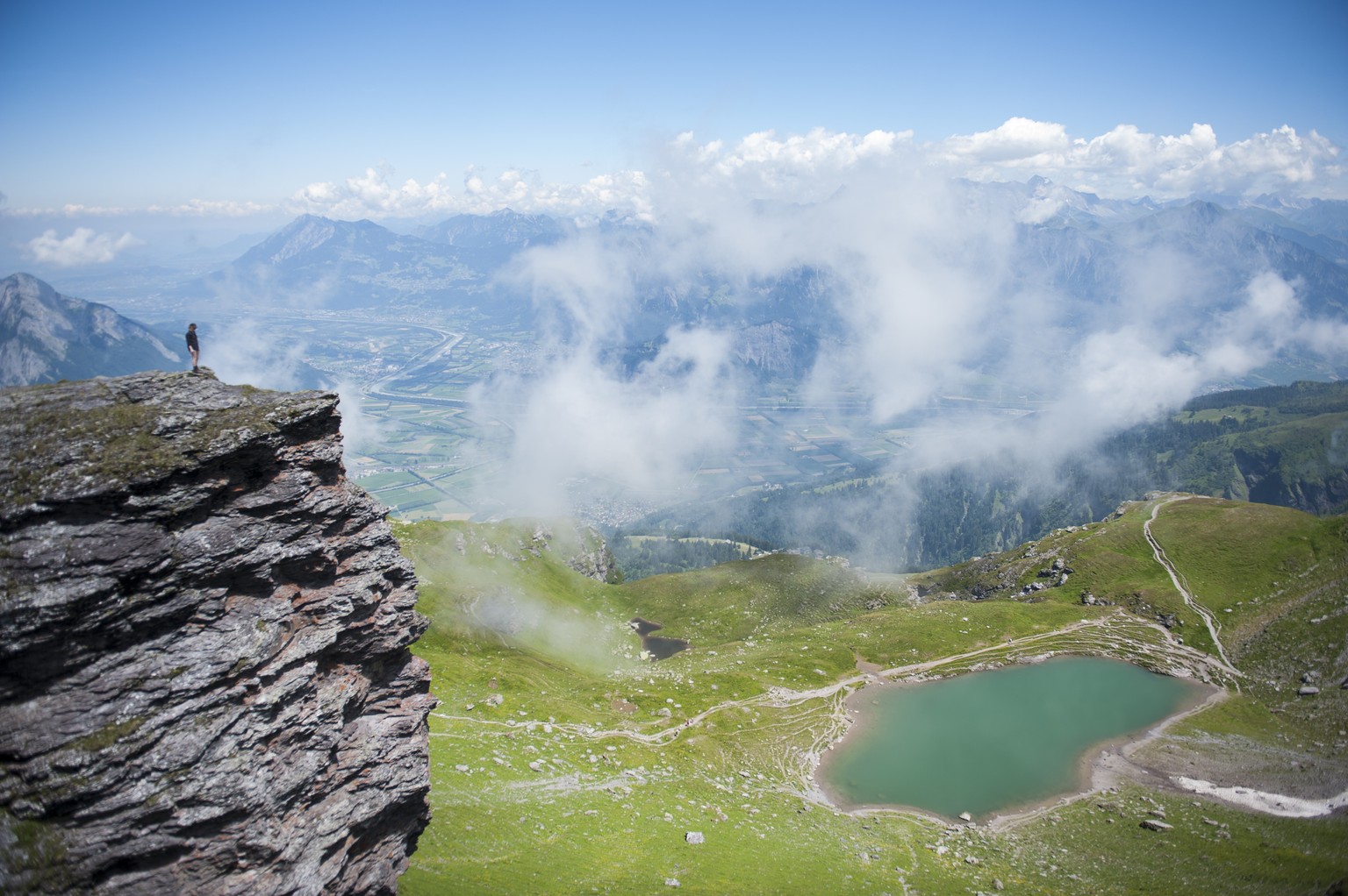 Aussichten wie diese, hier vom Wangs-Pizol auf das St.Galler und Churer Rheintal, locken jedes Jahr Tausende in die Schweizer Berge.