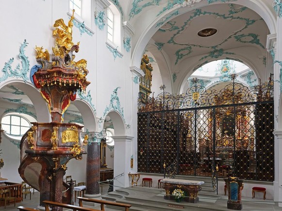 Beromünster LU, Stiftskirche, Zustand seit der zweiten Barockisierung 1775, extravertiert. Steingewordene Festfreude.