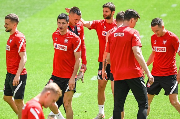 epa09290359 Polish national soccer team player Robert Lewandowski (2L) during a training session at the Polsat Plus Arena Gdansk, in Gdansk, northern Poland, 21 June 2021. Poland will face Sweden in t ...