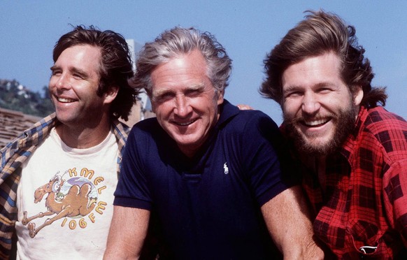 Film-Familie: Lloyd Bridges (Mitte) posiert mit seinen Söhnen Beau und Jeff im Jahr 1980.