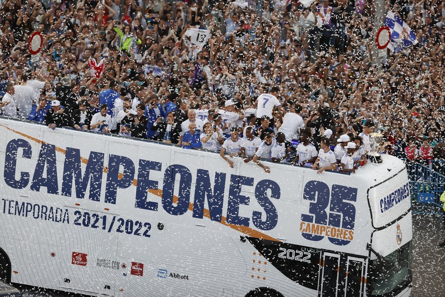 epa09919218 Real Madrid players celebrate with their fans after winning the Spanish LaLiga 35 title at the Plaza Cibeles in Madrid, Spain, 30 April 2022. EPA/Juan Carlos Hidalgo