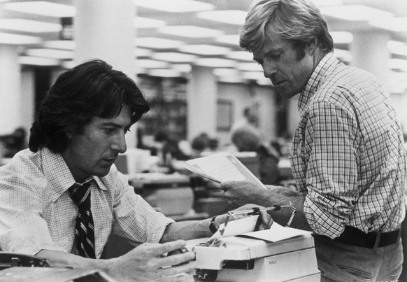 Bildnummer: 54376925 Datum: 01.01.1976 Copyright: imago/United Archives
Die Unbestechlichen (USA 1976) The reporters Carl Bernstein (DUSTIN HOFFMAN) and Bob Woodward (ROBERT REDFORD) uncover the detai ...
