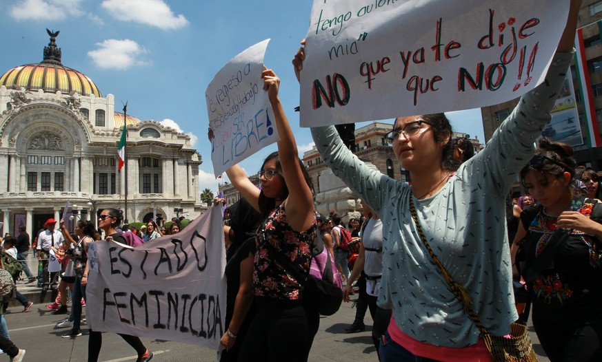 epa06211342 Hundreds of people march through Mexico City, Mexico, 17 September 2017. Thousands of Mexicans in multiple cities marched against femicides. The demonstrations were touched off by the rece ...