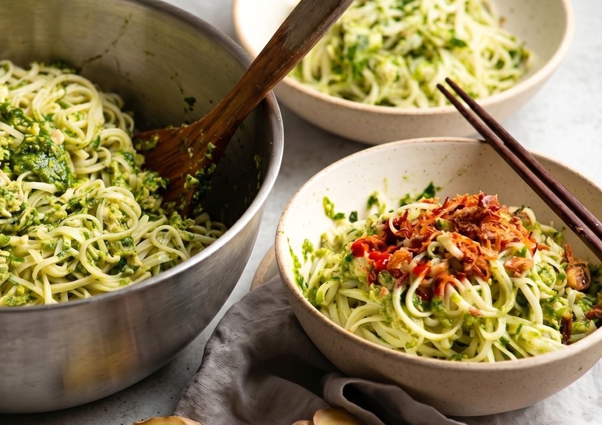 Cold green ginger noodles 

https://www.recipetineats.com/tachyon/2025/11/Green-ginger-noodles_7.jpg?resize=1200%2C1500&amp;zoom=0.64