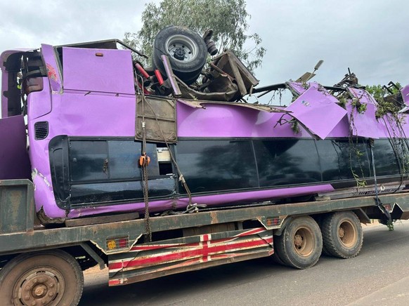 251120 -- KAMPONG THOM, Nov. 20, 2025 -- A truck carries the wreckage of a crashed bus in Kampong Thom province, Cambodia, on Nov. 20, 2025. Thirteen people were killed and 24 others injured after a b ...