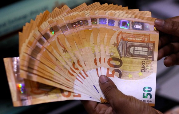 epa09783859 A worker counts Euro banknotes at a money exchange company in Karachi, Pakistan, 25 February 2022. Due to the ongoing crisis in Ukraine and importers&#039; demand for the greenback, the ru ...