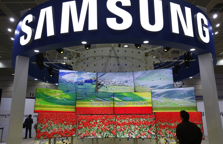 epa08967994 (FILE) - A South Korean visitor looks a Samsung Electronics TV at the Convention and Exhibition (COEX) center in Seoul, South Korea, 27 October 2016 (reissued 27 January 2021). Samsung is  ...