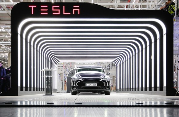 epa09842433 Tesla vehicles are displayed during the opening day of the Tesla &#039;Gigafactory&#039; in Gruenheide near Berlin, Germany, 22 March 2022. EPA/CHRISTIAN MARQUARDT / POOL