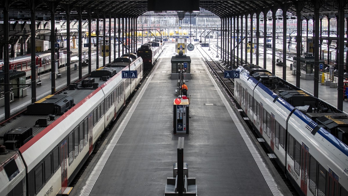 Blick in den Bahnhof Luzern, aufgenommen am Montag, 18. Januar 2021. Aufgrund der anhaltenden Krise um die Pandemie des Coronavirus, wurden ab Montag die Massnahmen zur Eindaemmung der Verbreitung des ...