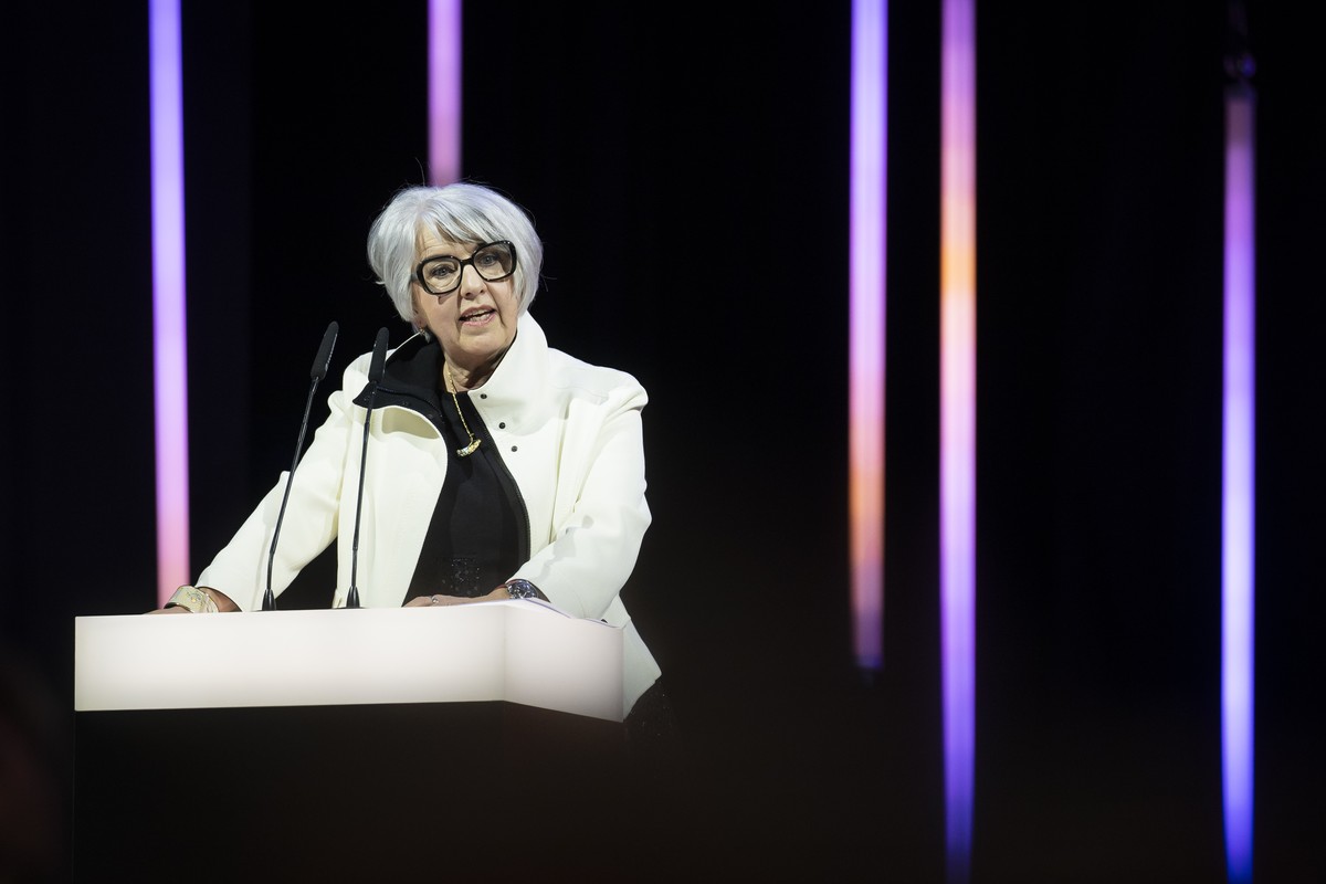 Bundesraetin Elisabeth Baume-Schneider haelt die Laudatio fuer Villi Hermann, der mit dem Ehrenpreis ausgezeichnet wird, bei der Verleihung vom Schweizer Filmpreis "Quartz 2026" am Freitag,  ...