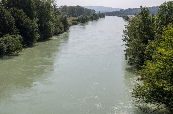 Der Hagneckkanal, aufgenommen am Donnerstag, 22. Juli 2021, in Hagneck. Der Hagneckkanal ist eine acht Kilometer lange Verbindung zwischen der Aare bei Aarberg und dem Bielersee. Durch ihn wird die Aa ...