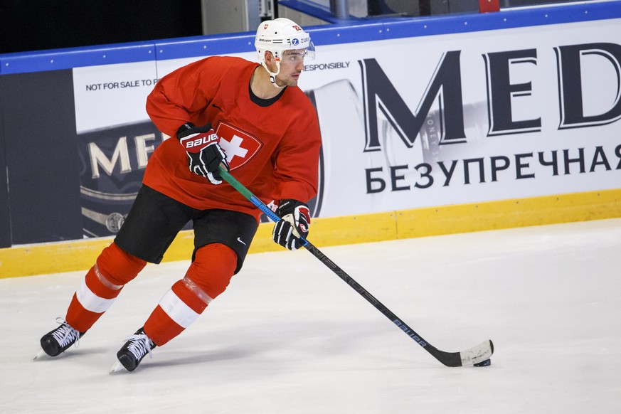 Switzerland&#039;s forward Nino Niederreiter controls the puck, during a training session of the IIHF 2018 World Championship at the practice arena of the Royal Arena, in Copenhagen, Denmark, Thursday ...