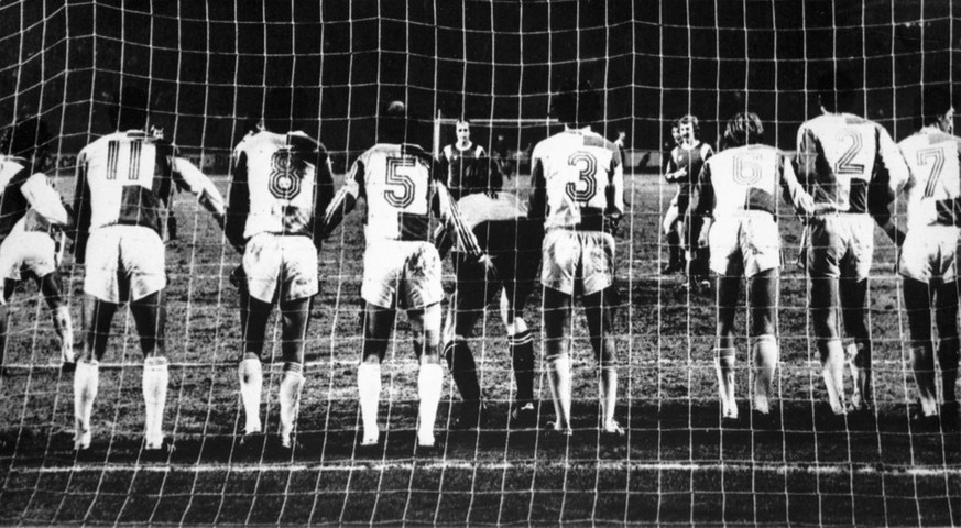 Nach einer 2 zu 0 Fuehrung in der ersten Halbzeit wird GC von Eintracht Frankfurt beim Hinspiel im Viertelfinal des Uefa-Cup in letzter Minute per Elfmeter in der PSD Bank Arena in Frankfurt mit 3 zu  ...