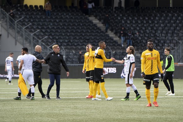 Shakehands nach dem Schlusspfiff im Fussball Meisterschaftsspiel der Super League zwischen dem BSC Young Boys und dem FC Lugano, im Stade de Suisse in Bern, am Sonntag, 28. April 2019. (KEYSTONE/Antho ...