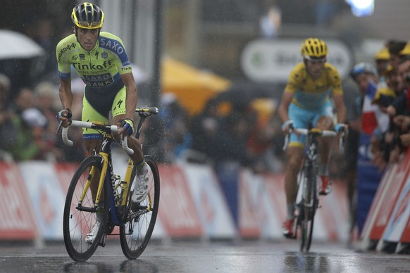 Contador kommt vor Nibali ins Ziel.