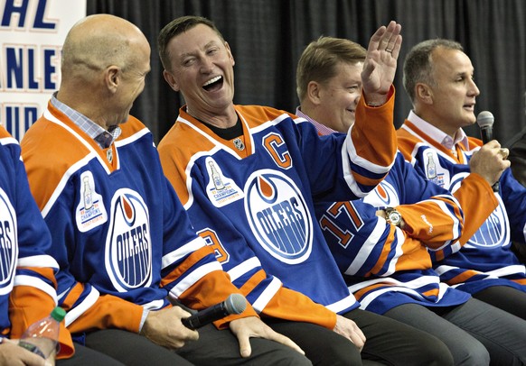 CORRECTS LAST NAME TO COFFEY, NOT COFFEE AS ORIGINALLY SENT - Former Edmonton Oilers' Mark Messier, left, Wayne Gretzky and Jari Kurri laugh as Paul Coffey tells stories during the 1984 Stanley Cup NH ...