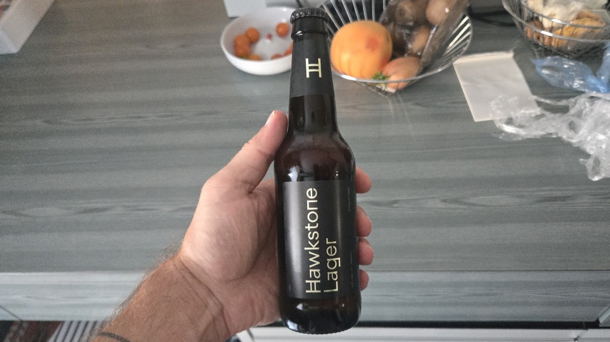 Sieht schwer aus – schmeckt auch so: Hakstone Premium Lager.