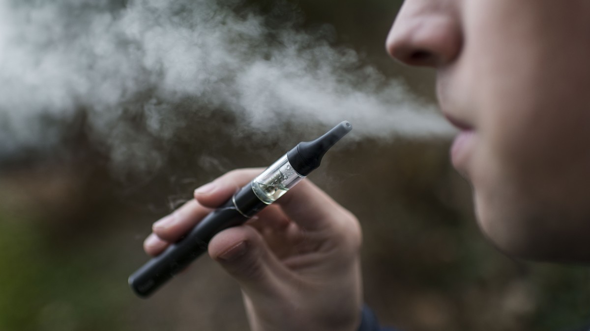 Test finds 11 of 22 Swiss online shops delivered vapes to minors