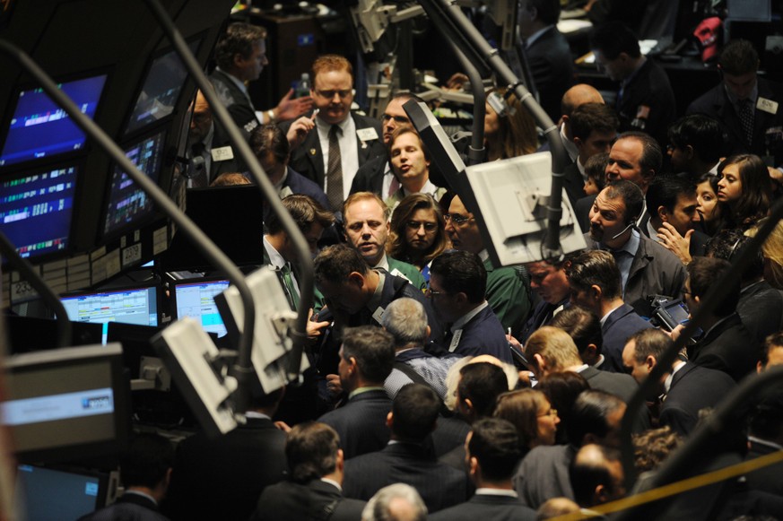 A crowd gathers around a trading post as RiskMetrics Group begins trading, one day after announcing the pricing for initial public offering, on the floor of the New York Stock Exchange, Friday, Jan. 2 ...