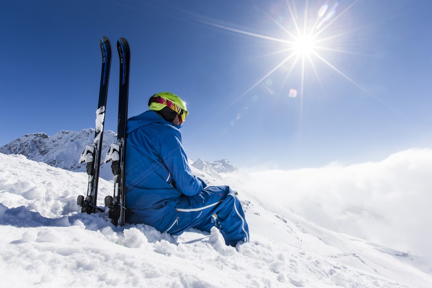 Lenzerheide, 06.03.2014, Fruehlingsgefuehle in Lenzerheide: Wintersportler geniessen das schoene Wetter und die guten Pistenverhaeltnisse in den Bergen am Donnerstag, 06. Maerz 2014. (Photopress/Nicol ...