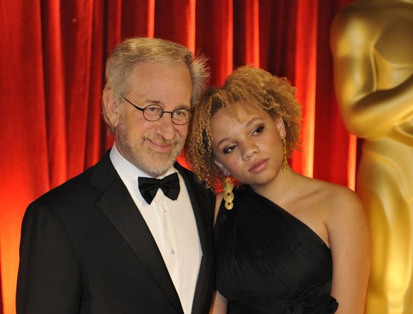 Steven Spielberg and daughter Mikaela George Spielberg arrive at the 81st Academy Awards Sunday, Feb. 22, 2009, in the Hollywood section of Los Angeles. (AP Photo/Chris Carlson)